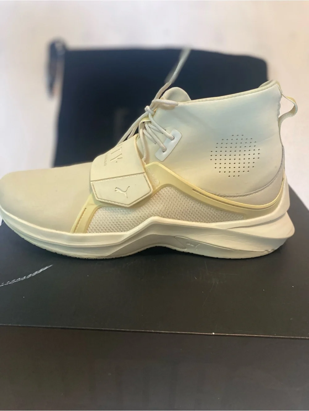 Fenty X Puma Wmns Trainer High Whisper White Leather Rare Size 10 w/box & Bag